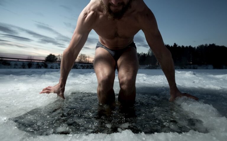 Se baigner dans une eau froide devient un réel challenge physique et mental